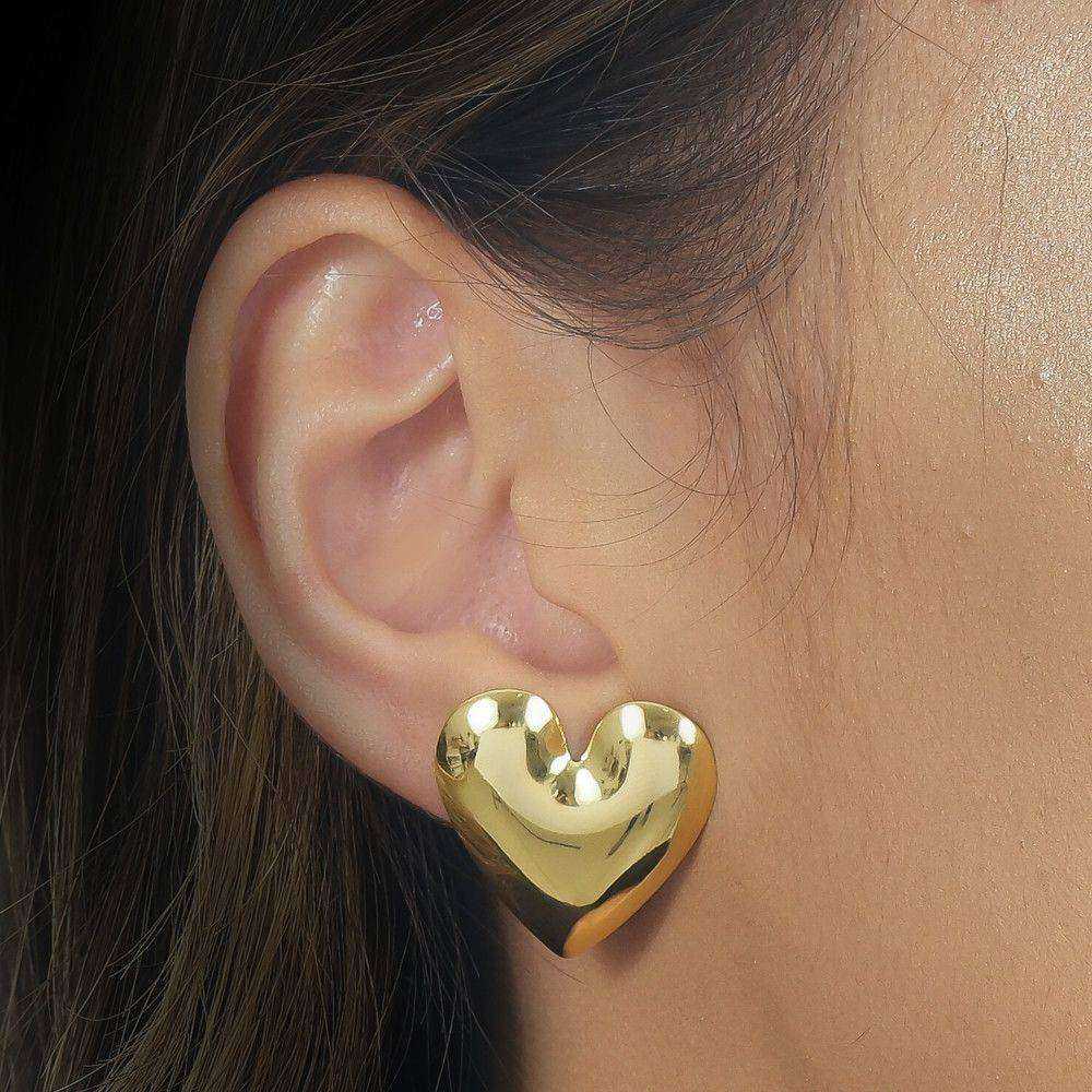 brinco dourado de coração liso - galeria