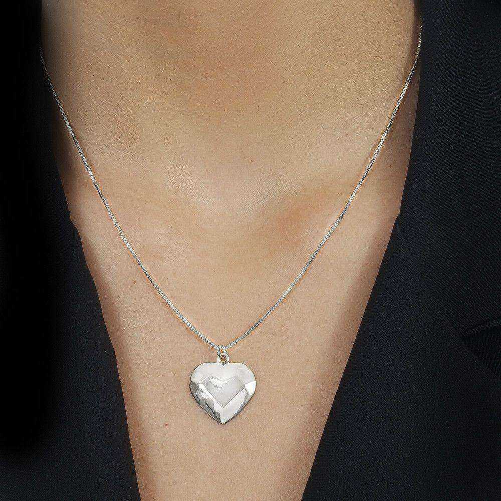 colar prateado de coração traços retos - galeria